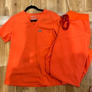 Figs orange scrub set